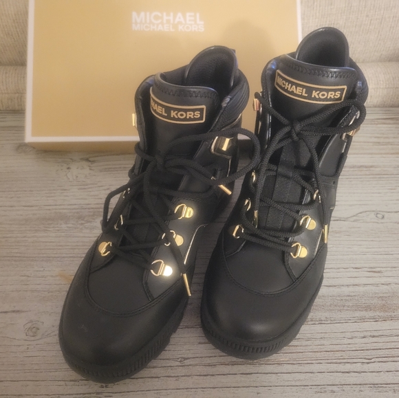 🔥SALE🔥Michael Kors HTF  Brooke Bootie SZ 9.5 - Picture 12 of 16